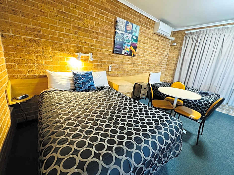 Town and Country Motor Inn