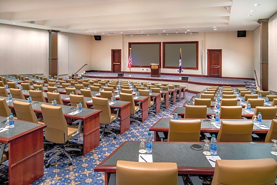 Hotel Roanoke & Conference Center, Curio Collection by Hilton