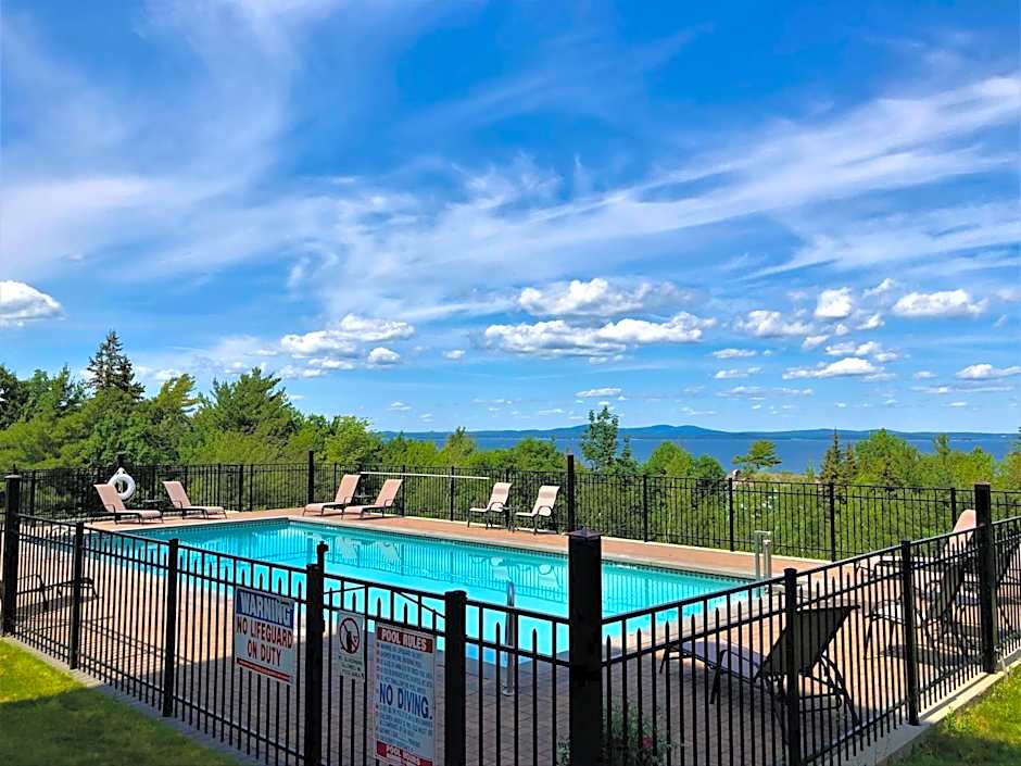 Atlantic Eyrie Lodge