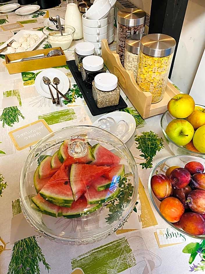 Old Tree Village & Restaurant