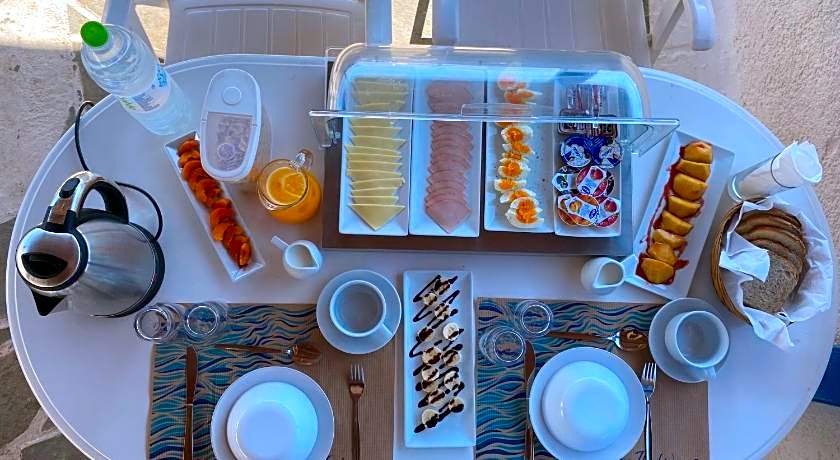 Blue Dolphin Studios and Apartment