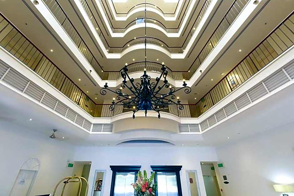 Central Cosmo Apartment Hotel