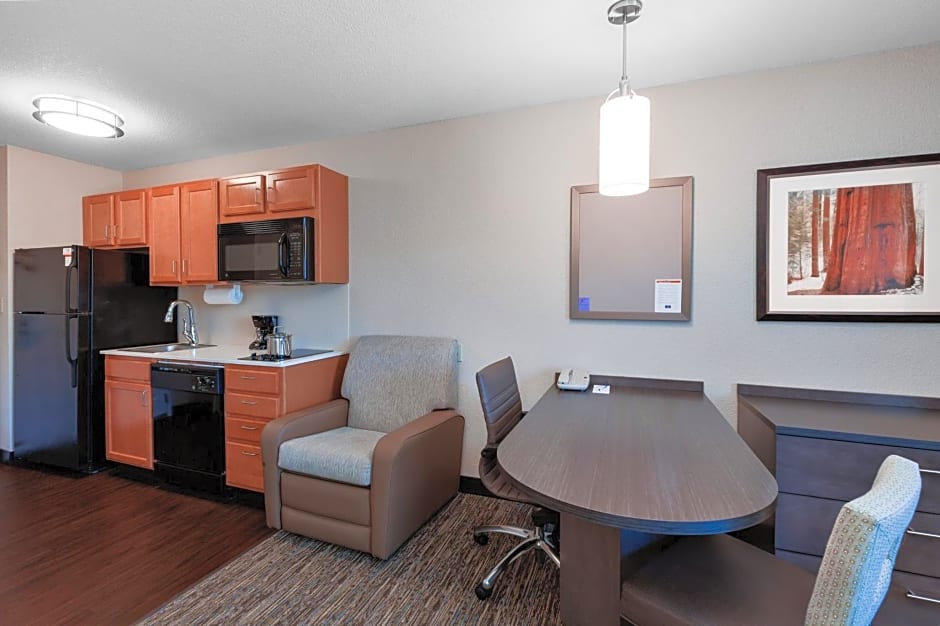 Candlewood Suites Medford