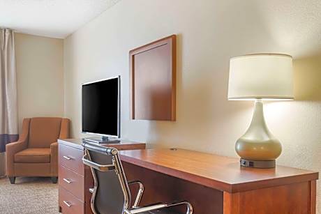 3 Queen Beds, Suite, Nonsmoking