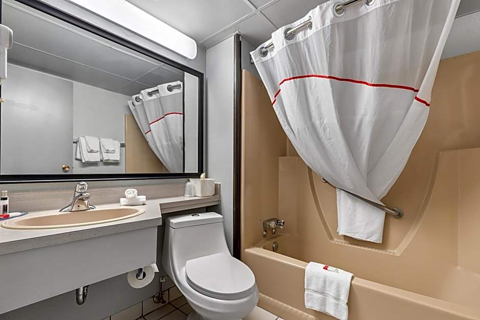 Emerald Hotel & Suites Calgary Airport