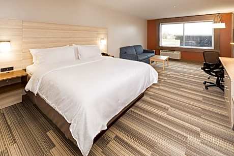 King Suite with Sofa Bed - Communication Accessible