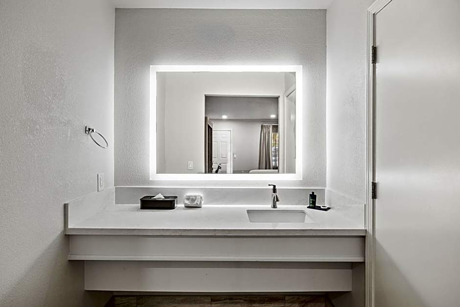 University Park Inn & Suites, an Ascend Collection Hotel