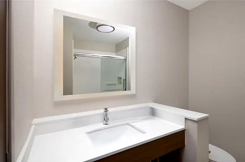 Holiday Inn Express & Suites Ft Myers Beach-Sanibel Gateway By IHG