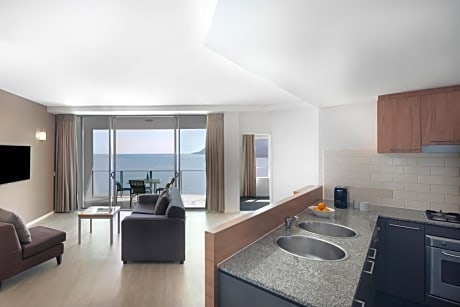 Three-Bedroom Apartment with Ocean View - Weekly Housekeeping