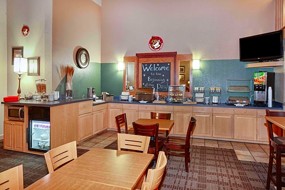 AmericInn by Wyndham Douglas/Saugatuck