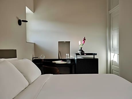 Seriana-Private Balcony