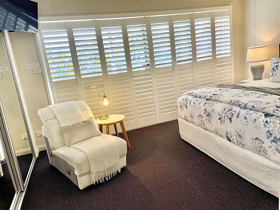 Oaks Pacific Blue 349 fantastic pool