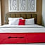 RedDoorz Plus near Ferry Terminal Batam Center