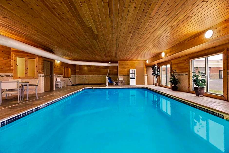 Country Inn & Suites by Radisson, Forest Lake, MN