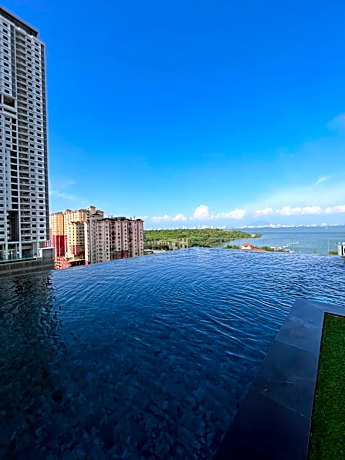 Georgetown Urban Family & Baby-Friendly Home with Skypool Seaview