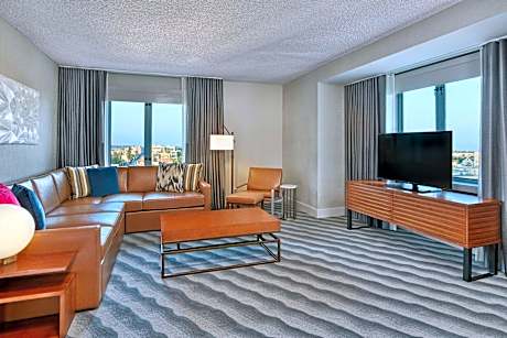 Rose, 1 Bedroom Suite, 1 King, Sofa bed