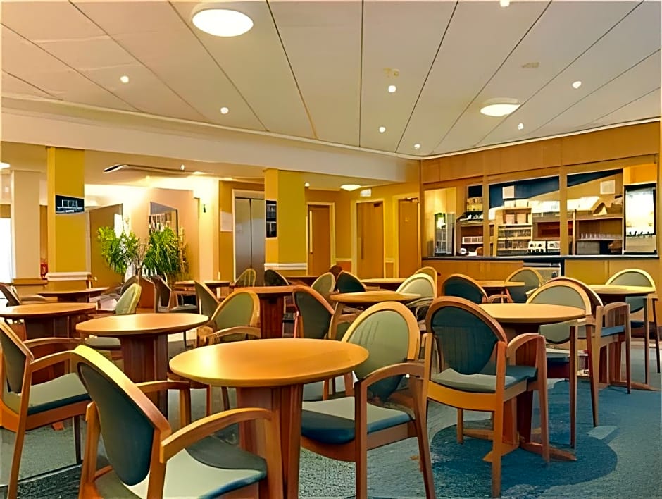 Holiday Inn Express London Gatwick Crawley By IHG