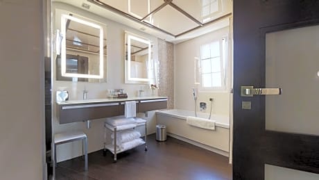 WITH DINNING ROOM