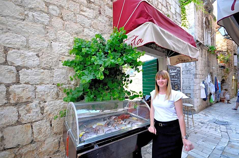 Palace Central Square