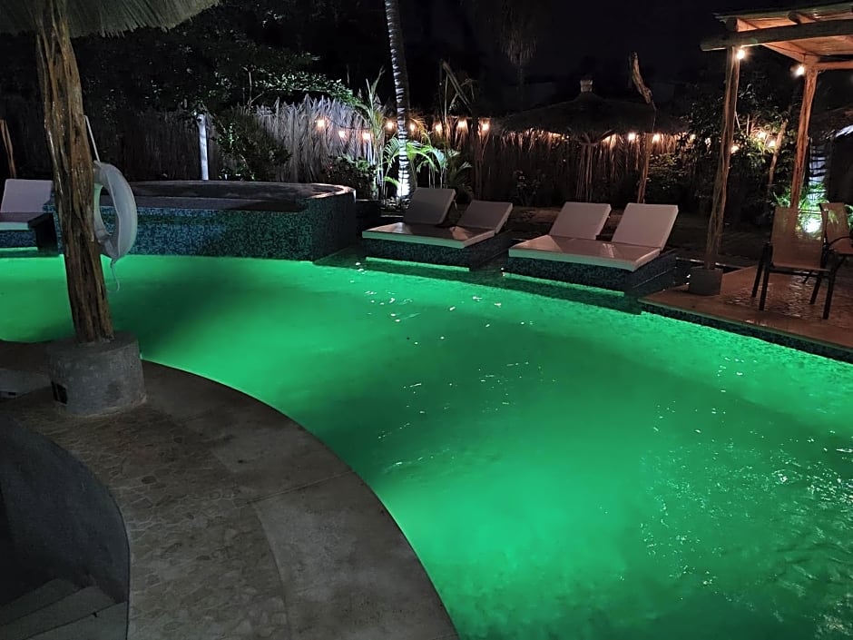 Hotel Ashly Loma Larga