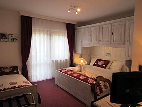 Superior Double or Twin Room with Mountain View