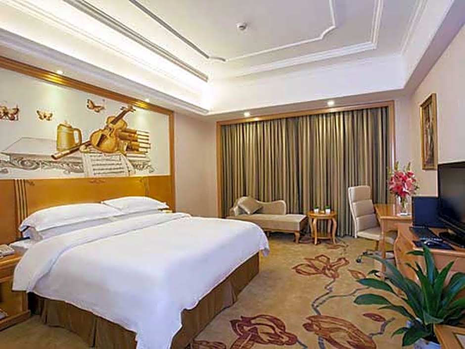 Vienna Hotel Tianjin West Station Changhong Park Metro Station