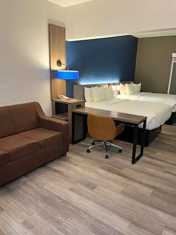 Queen Suite with Bay View