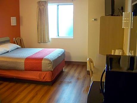 1 Full Bed | Non-Smoking