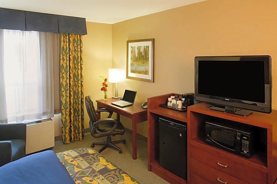 Travelodge by Wyndham Oshawa Whitby