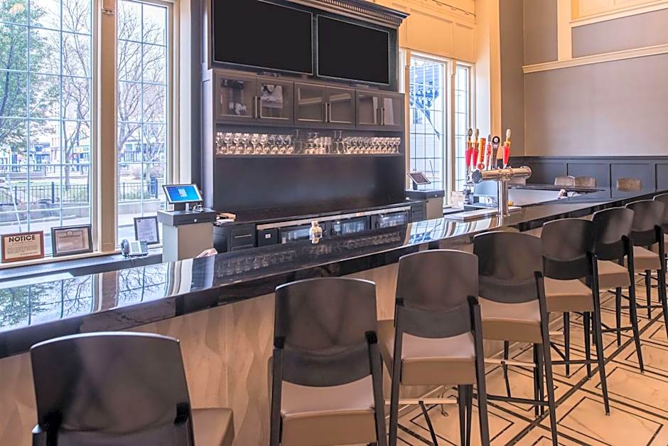 DoubleTree by Hilton Hotel Utica