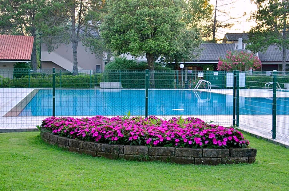 Apartment for 6 People With Shared Pool Close to the Sea - By Beahost Rentals