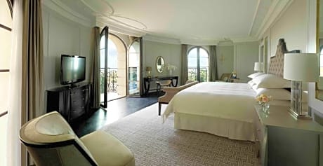 PROMENADE SUITE KING BED