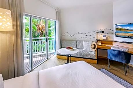 Staycation Package - Deluxe Twin Room with Free Parking, Bottle of Wine and Cheese Platter