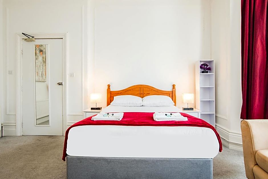 OYO The Lodge Bournemouth