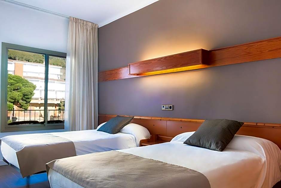 Photo 1 of 6 of 1 Double Bed or 2 Beds