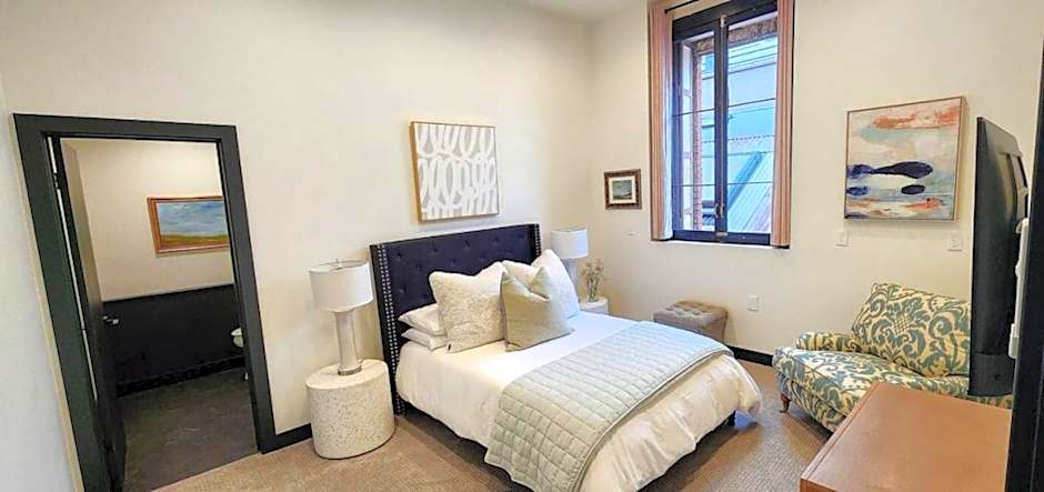 Speakeasy 2 Room Suite (Rm 5)