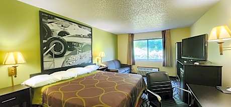 Super 8 by Wyndham Newton