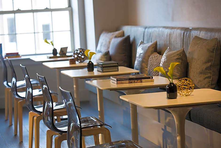 Renaissance by Marriott Albany Hotel