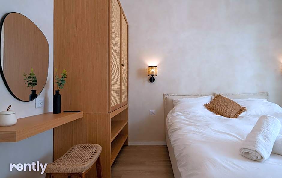 Luxury Suites With Balcony And Jacuzzi At Sea Side By Rently