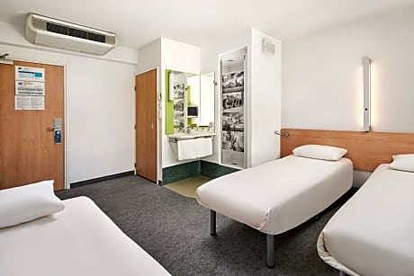 TRIPLE - Standard Room with three Single Beds