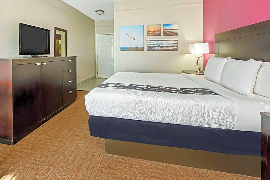 La Quinta Inn & Suites by Wyndham Winnie