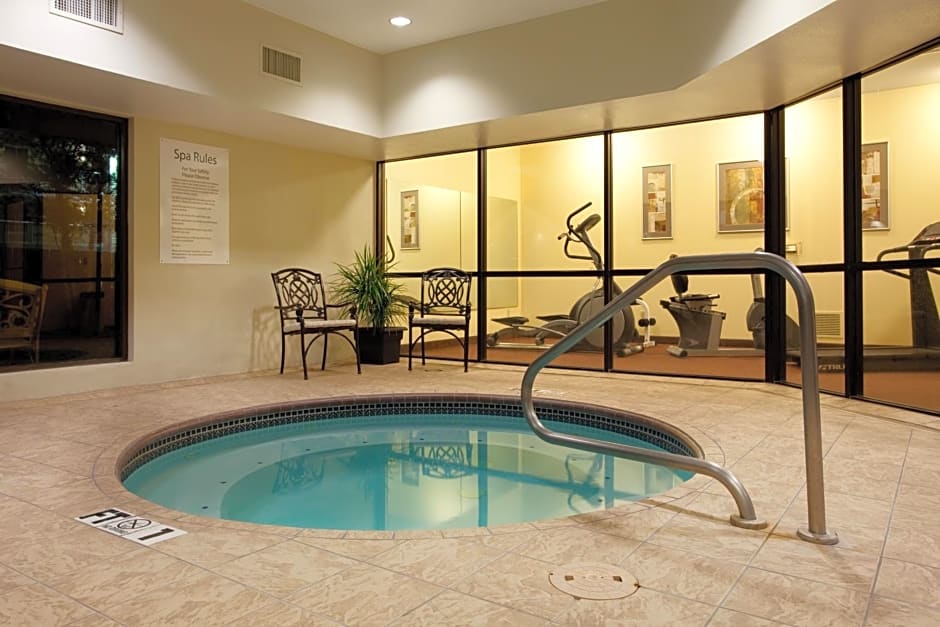 Holiday Inn Express & Suites Sulphur - Lake Charles, an IHG Hotel