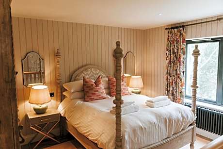 Hot Tub Lookout Cottage