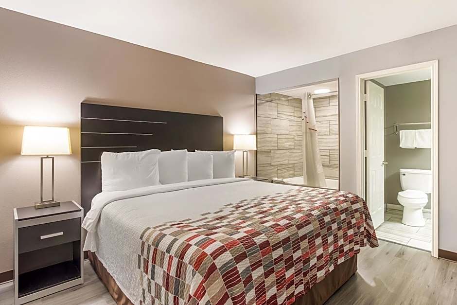 Photo 1 of 5 of 1 King Bed Suite, Jetted Tub