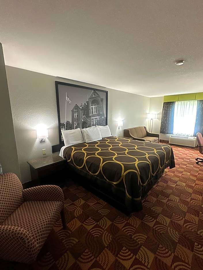 Super 8 by Wyndham Lake of the Ozarks