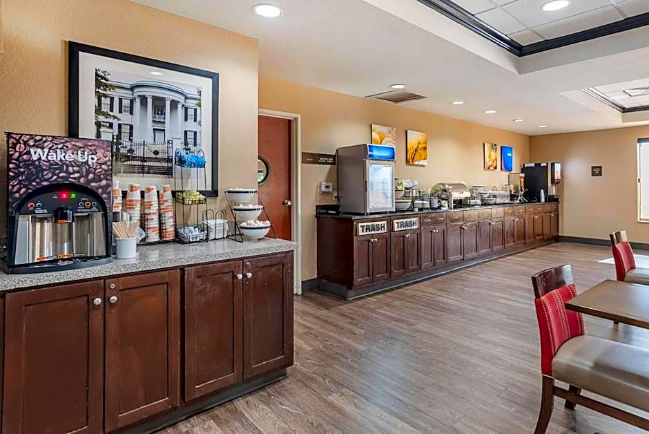 Comfort Inn & Suites Clinton - Jackson West