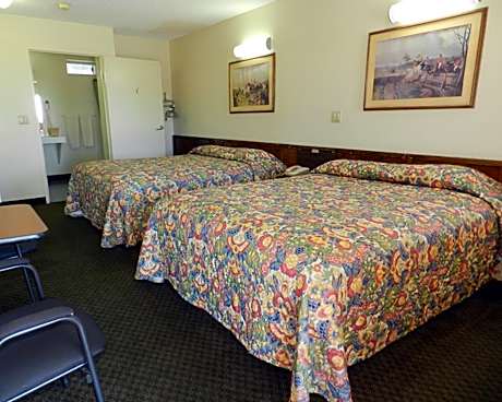 Queen Room with Two Queen Beds - Non-Smoking