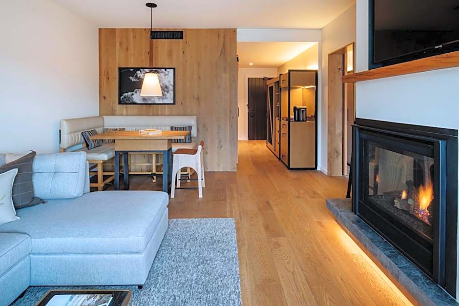 The Cloudveil, Autograph Collection