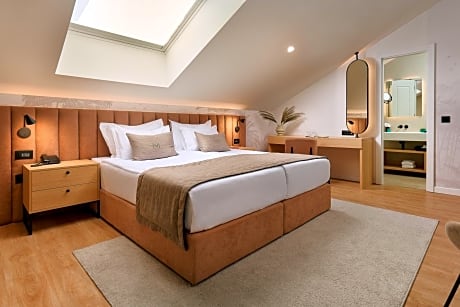Deluxe Double or Twin Room with Skylight - Attic
