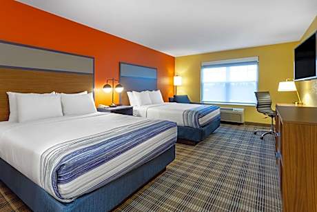 1 King Bed And 2 Twin Beds Two-Bedroom Suite Non-Smoking